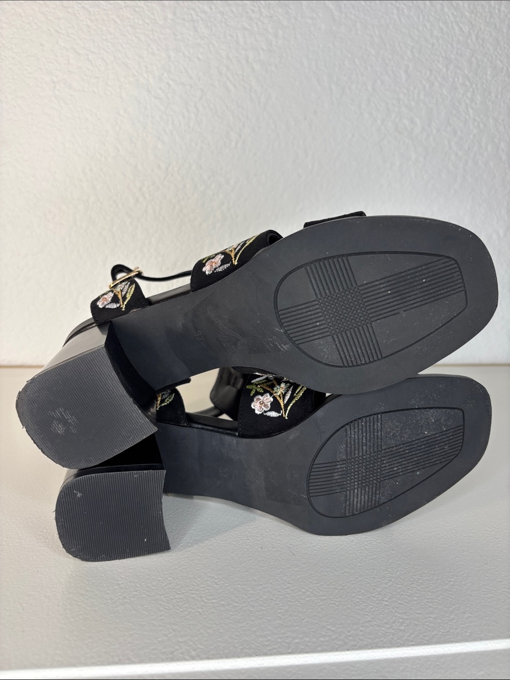 AZURA Romantic Embroidered Black Chunky Heel Sandals with Floral Detail 37/6.5 - Picture 8 of 13
